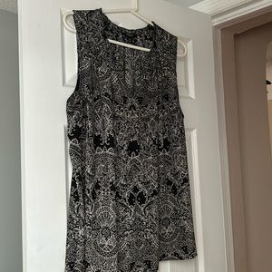 Simply Vera Wang Worn once woman’s 1x sleeveless blouse
